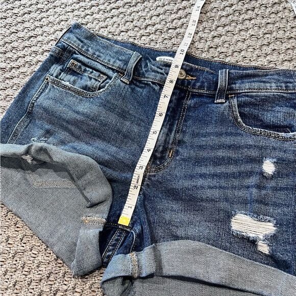 Old Navy boyfriend, mid rise, jean shorts, size 2 - Picture 10 of 11